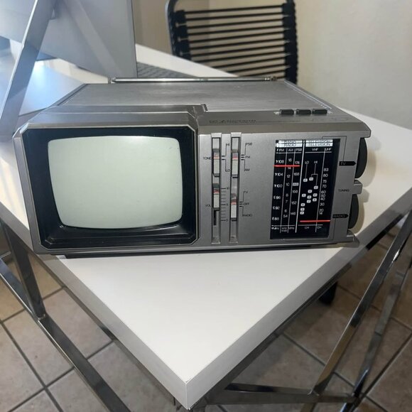 983 Emerson VR-30 Black and White TV AM/FM UHF VHF TESTED